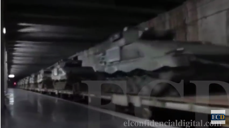 Un tren de Renfe cargado de carros de combate provoca psicosis de una gran operación militar contra el yihadismo